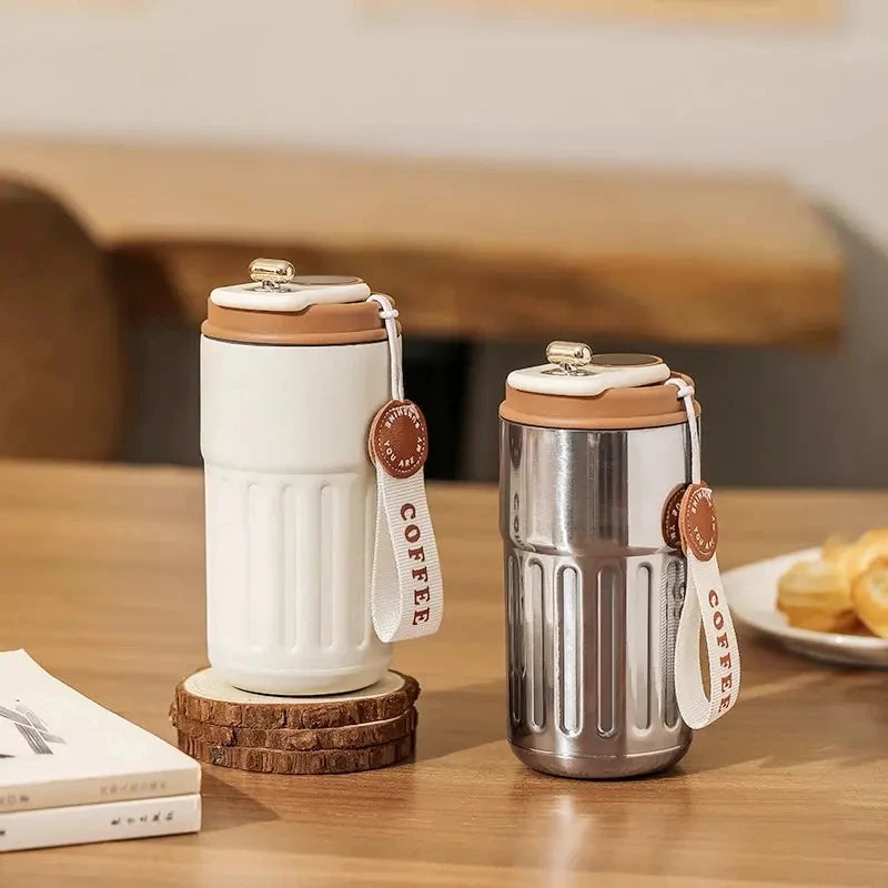 Insulated stainless steel mug with temperature display
