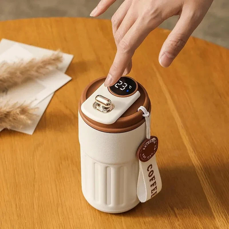 Insulated stainless steel mug with temperature display