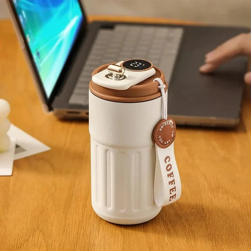 Insulated stainless steel mug with temperature display
